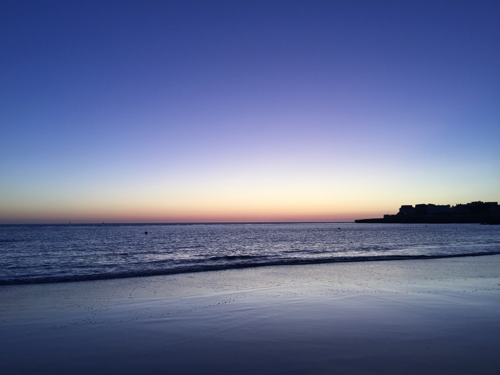 Coucher de soleil sur l'océan à Royan, sur la côte atlantique de Charente-Maritime