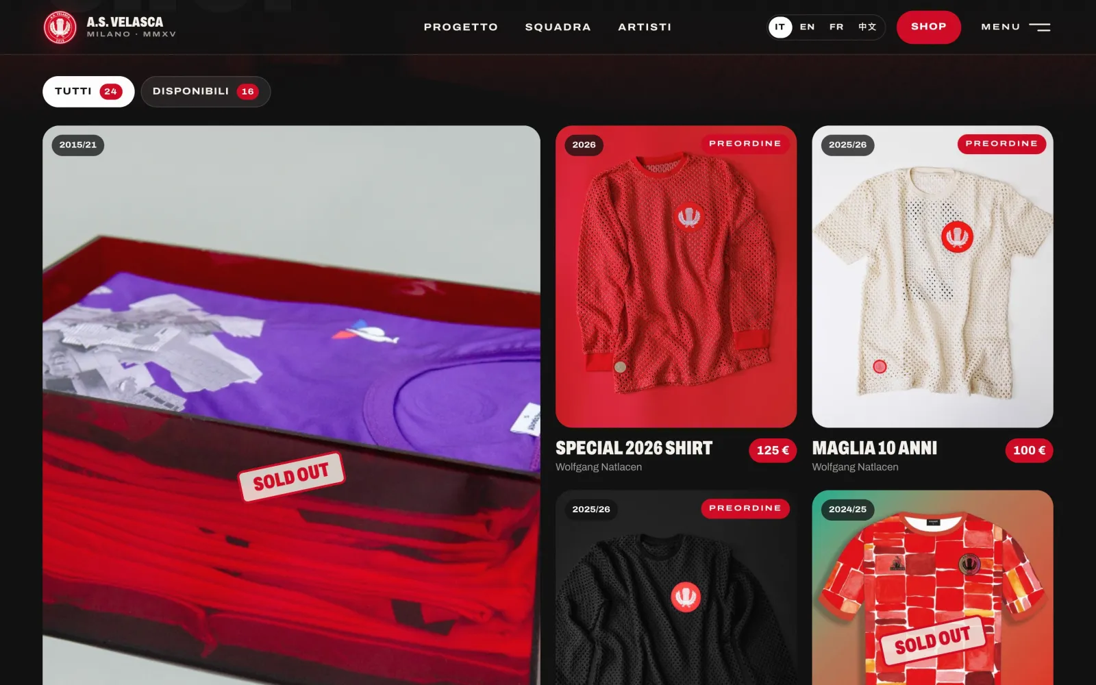 La boutique : les maillots d’artistes en grille, avec la saison et le prix.